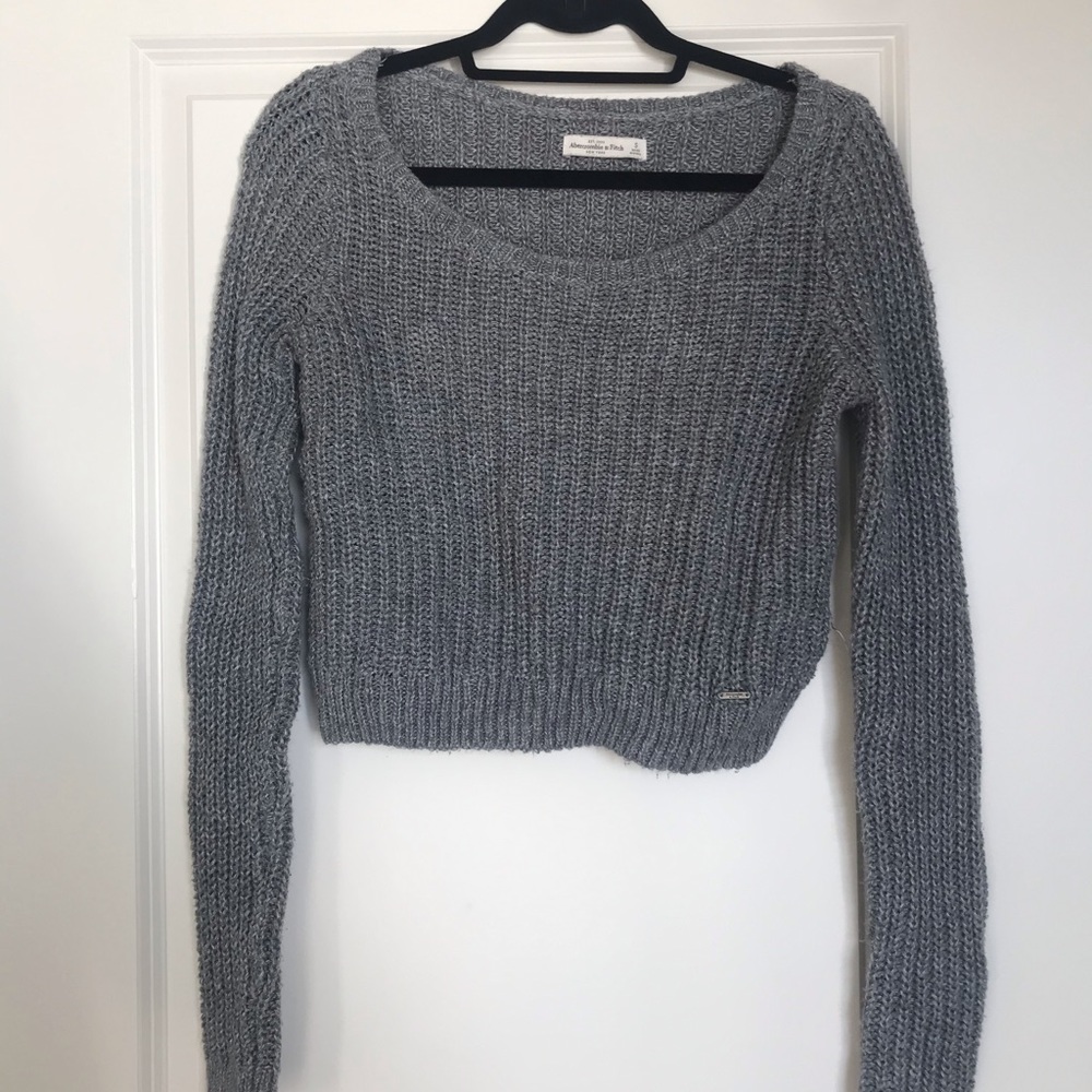 Abercrombie & Fitch gray crop sweater
